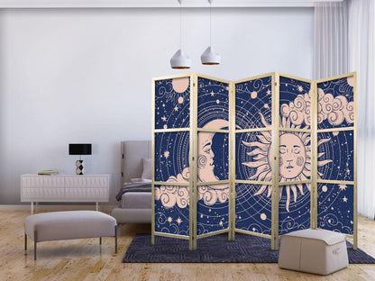 Japanischer Paravent - Cosmic Harmony - Illustration of the Sun and Moon on a Navy Background