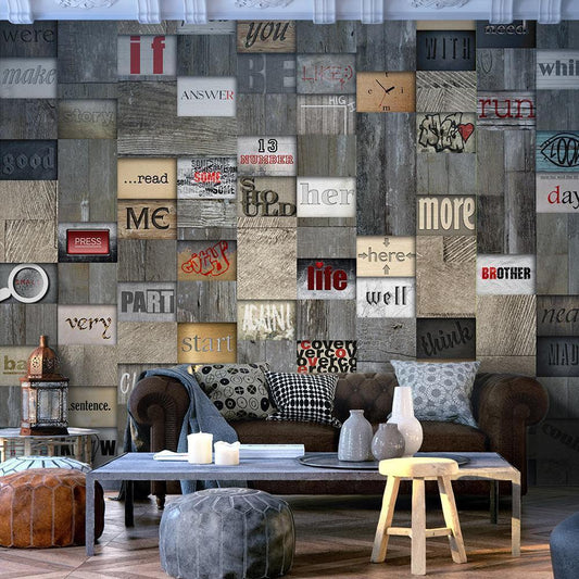 Tapete - Vintage-Holzlook mit Schriftzügen für ein einzigartiges Ambiente