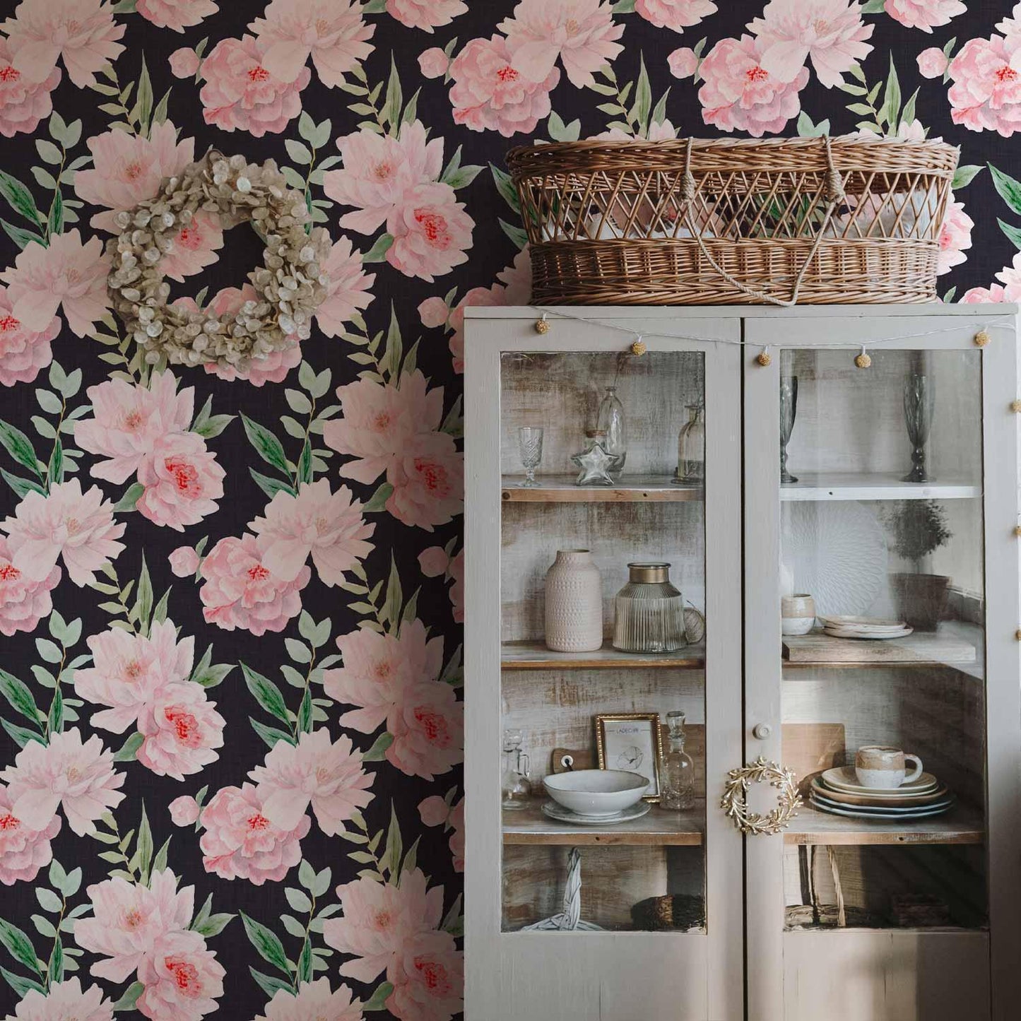 Tapete - Peonies on graphite background