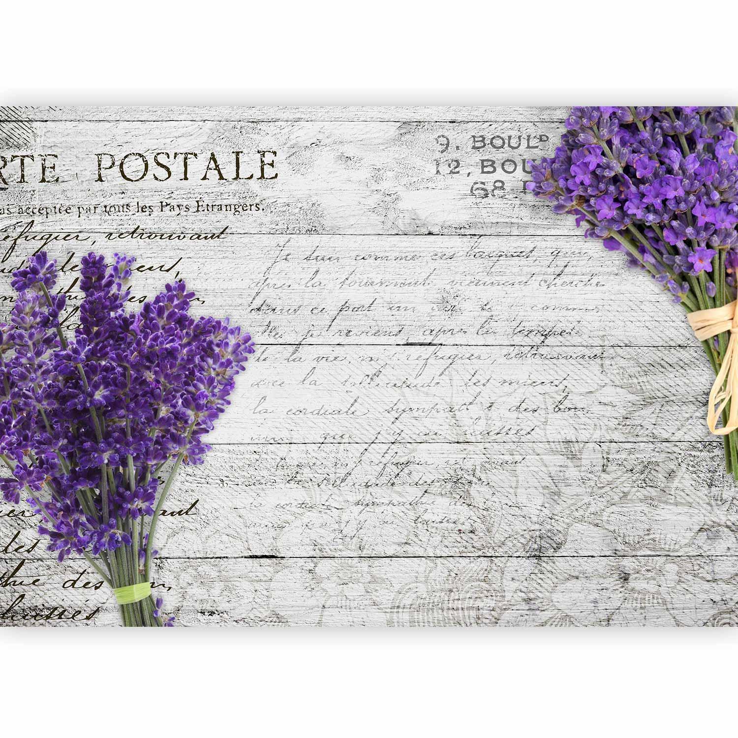Mediterrane Dekoration mit Lavendel-Postkarte als Wandtapete

