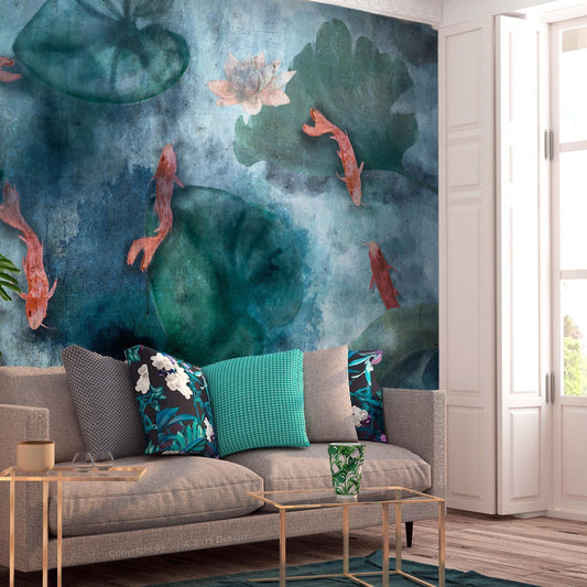 Fototapete „Teichidylle mit Fischen“ – Wasserpflanzen & Fischmotiv für entspannte Räume