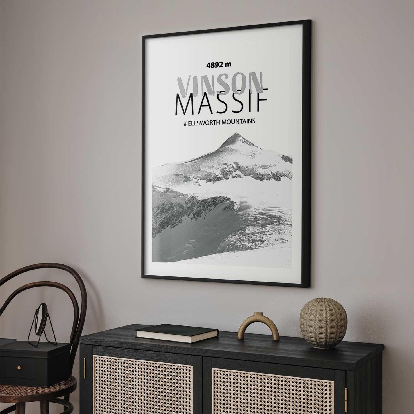 Poster - The majestic Vinson Massif mountain peak, crown of mountains, mountain landscape