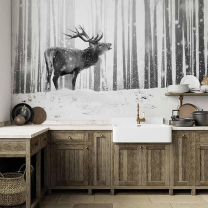 Tapete mit majestätischem Hirsch im Winter

