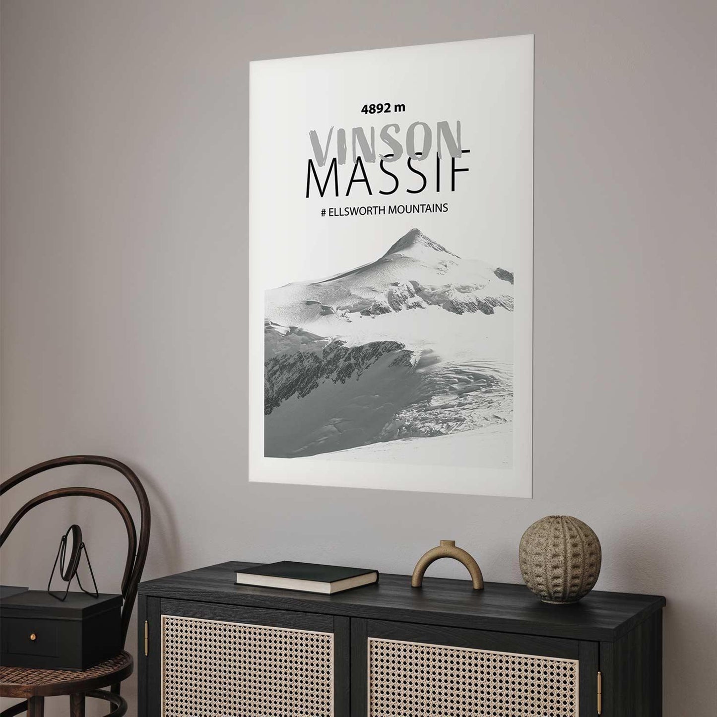 Poster - The majestic Vinson Massif mountain peak, crown of mountains, mountain landscape