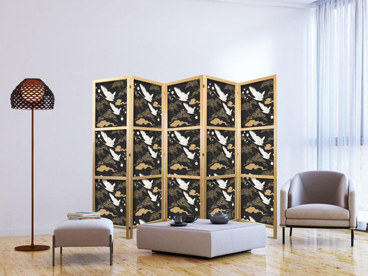 Japanischer Paravent - Oriental impressions - decorative pattern with a motif of flying cranes on a dark background