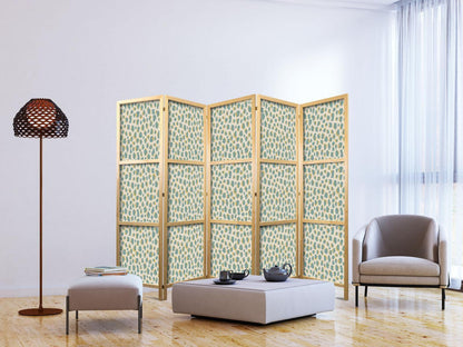 Japanischer Paravent - Giraffe Pattern - Animal Pattern in Turquoise Spots on a Light Background Artgeist