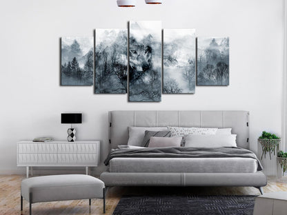 Breites Wandbild mit Raubtier in Berglandschaft

