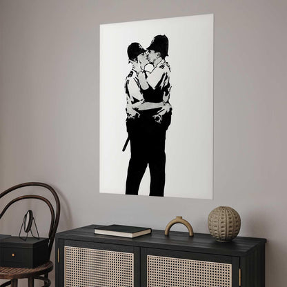 Poster Küssende Polizisten – Street-Art-Klassiker von Banksy