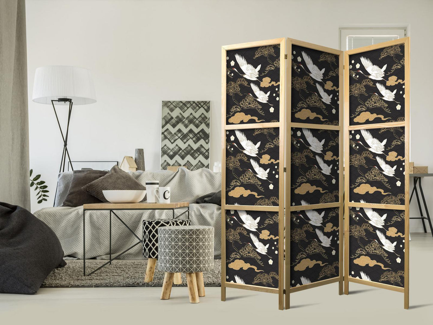 Japanischer Paravent - Oriental impressions - decorative pattern with a motif of flying cranes on a dark background
