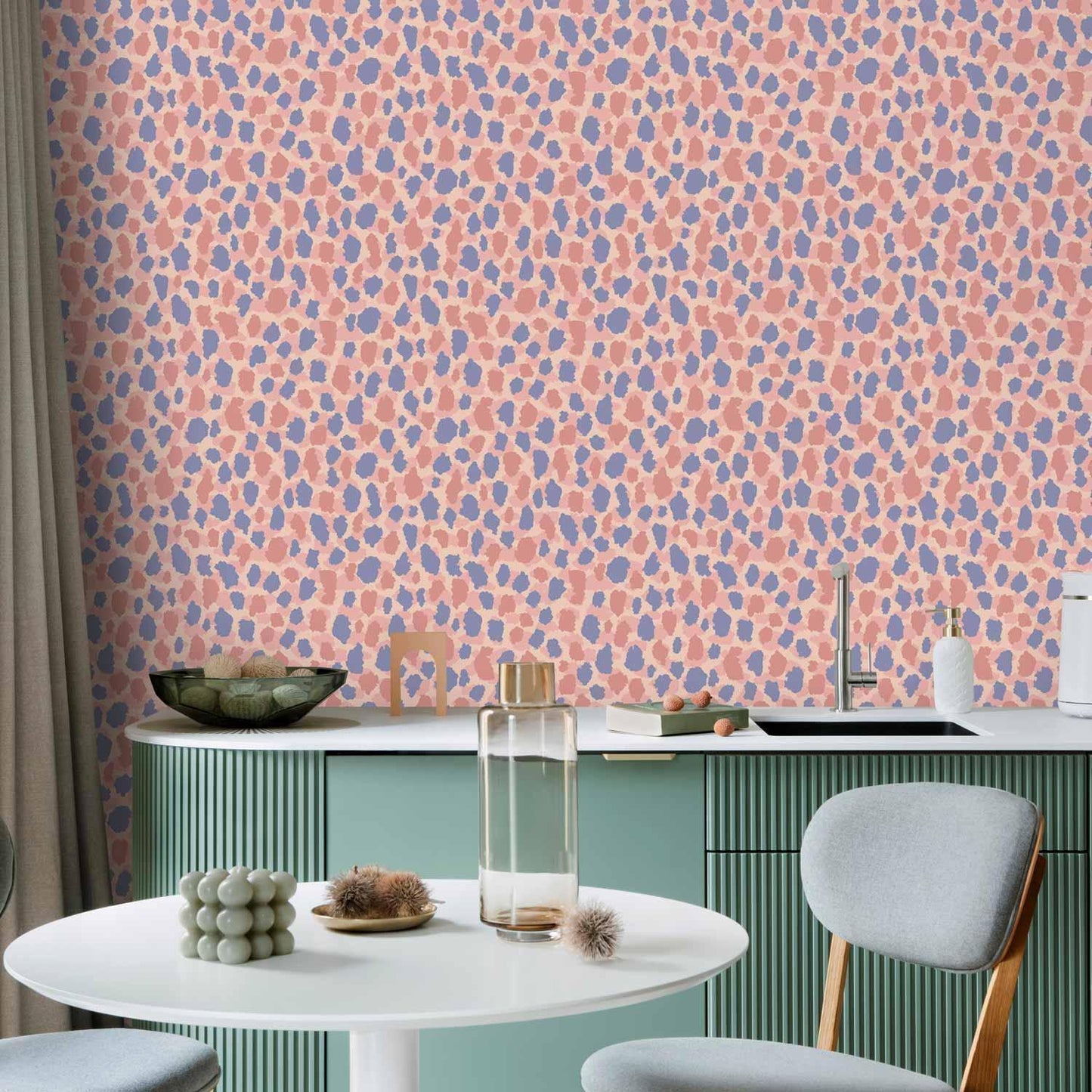 Tapete - Giraffe Pattern - colorful animal pattern in blue-pink spots