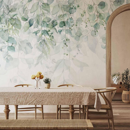 Naturinspirierte Fototapete mit botanischen Blättermotiven in Braun- und Grüntönen auf hellem Hintergrund - Sawelt
