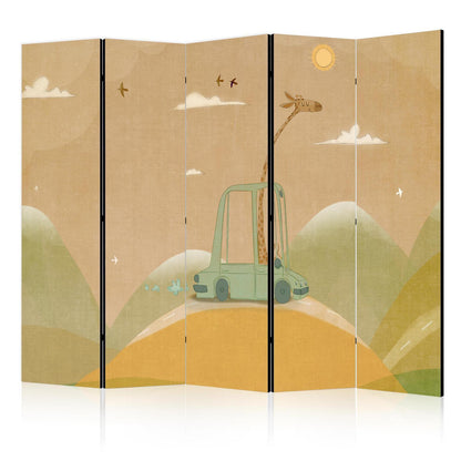 Paravent - Dreamy Traveler - Giraffe Driving a Car on a Beautiful Sunny Day Artgeist