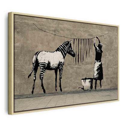 Leinwandbild Banksy Zebra wird gewaschen – Street Art auf Beton