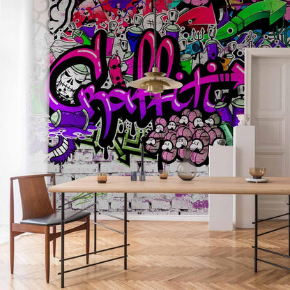 Urbanes Tapetendesign in Lila – ideal für Jugendzimmer

