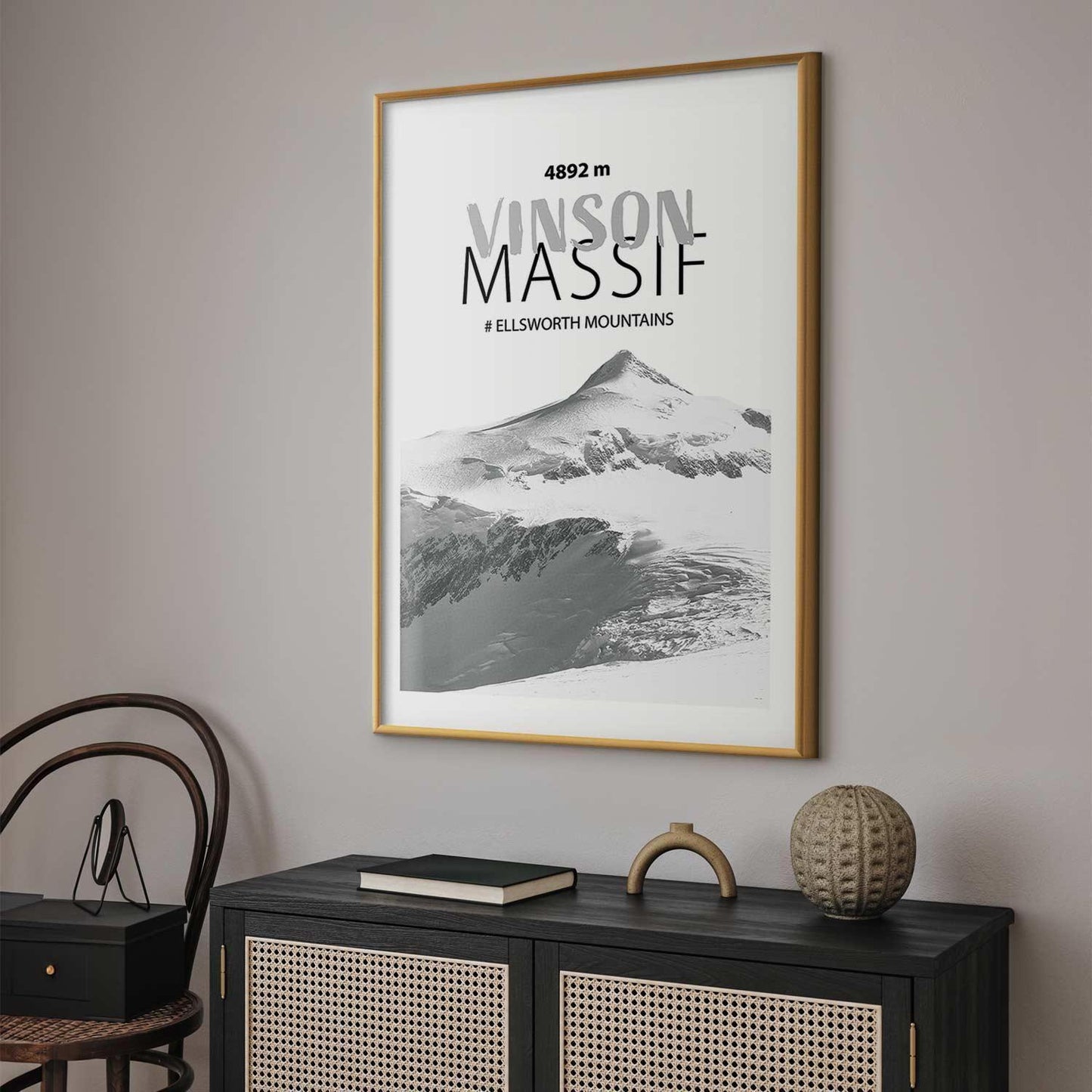 Poster - The majestic Vinson Massif mountain peak, crown of mountains, mountain landscape