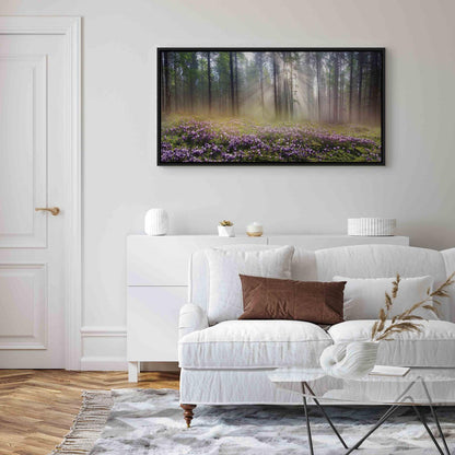 Wandbild Lila Blumenwiese – Stimmungsvolle Wanddeko mit Blumenmotiv