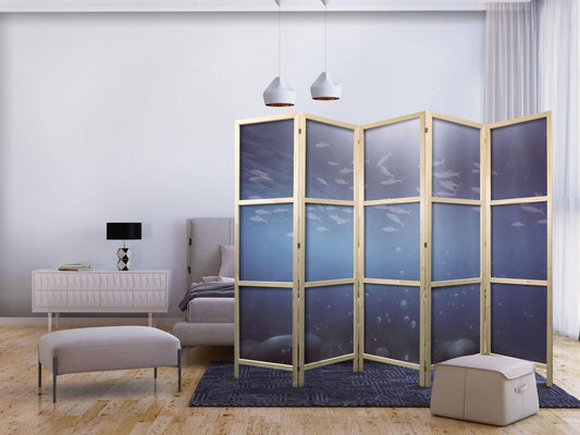 Japanischer Paravent - School of Small Fish - Illuminated Oceanic Depth in Shades of Navy Purple and Gray with a School of Tiny Fish