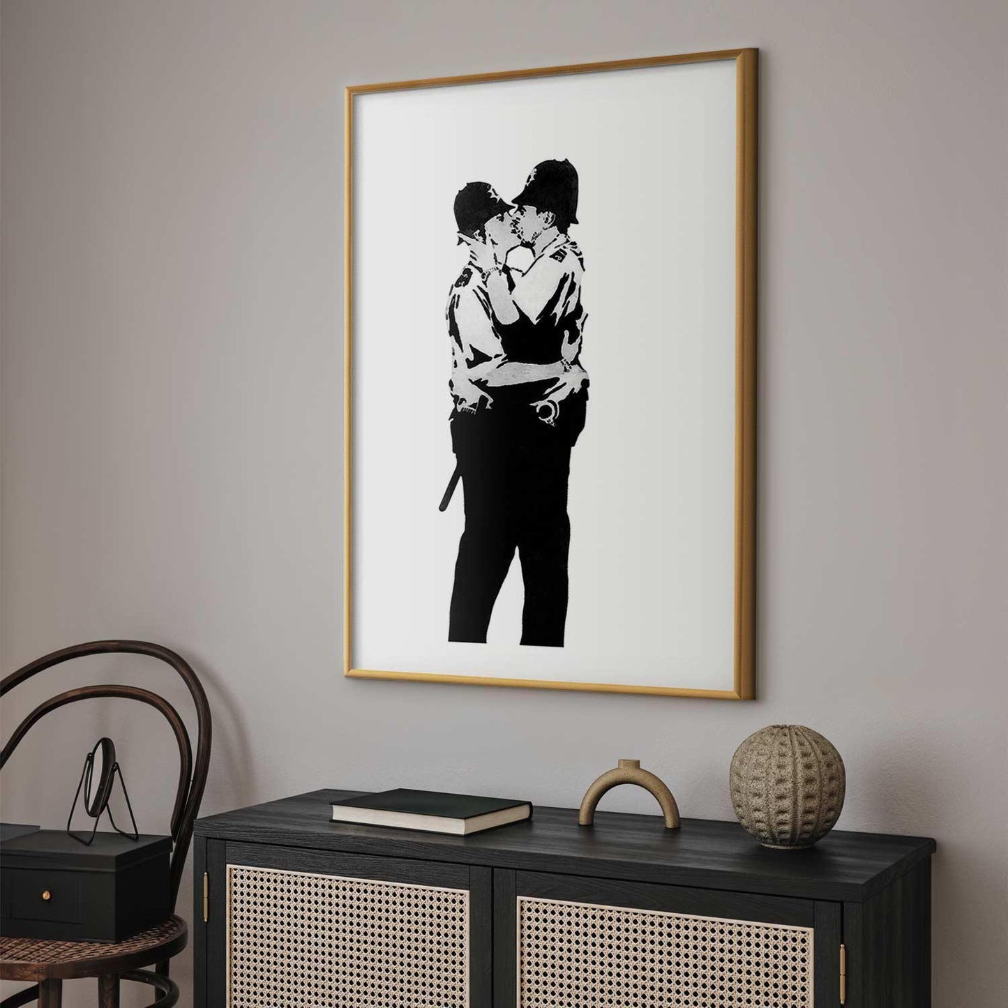Poster Küssende Polizisten – Street-Art-Klassiker von Banksy