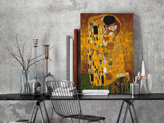 Klimt Der Kuss Wandbild zum Ausmalen - Klassisches Jugendstil-Meisterwerk mit nummerierten Feldern für entspannende Malstunden - Sawelt
