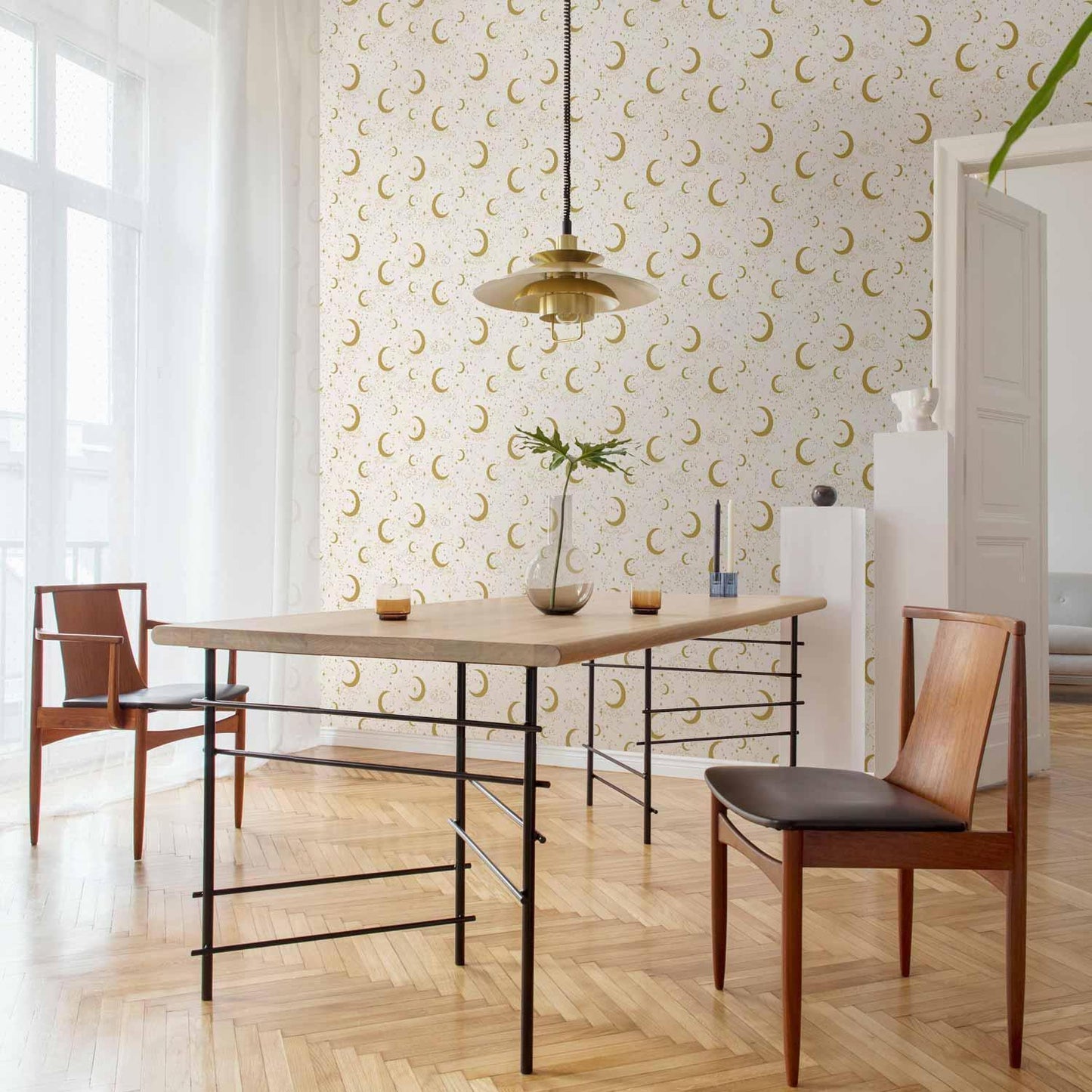 Tapete - Moonlit Nights - Delicate Moons and Clouds in a Warm Tone