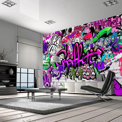 Lila Graffiti-Fototapete mit urbanem Stil für moderne Räume

