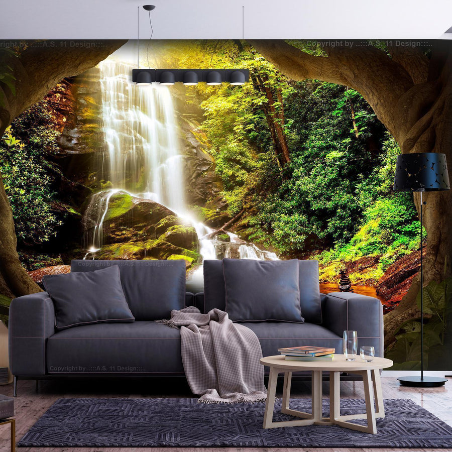 Fototapete – Waldwasserfall in beruhigender Naturkulisse